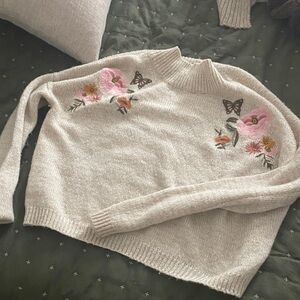 Floral Embroidered Women's Sweater - Cream